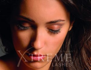 xtreme-lashes-wimpernverlaengerung-shooting-16 Woman with closed eyes and Xtremem Lashes Watermark